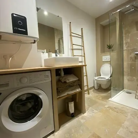 Deux Pieces Dans Le Vieil Safranier Антиб